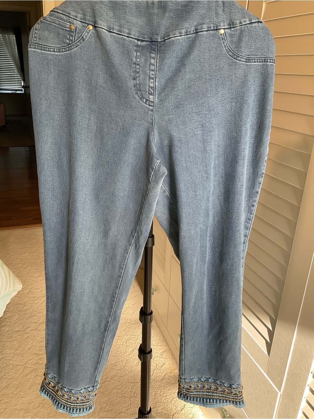 Ruby Rd. Light Blue Embroidered Cropped Jeans SHIPS NOW NEW! - Picture 8 of 9